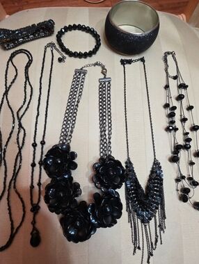 BLACK VINTAGE JEWELRY LOT BUNDLE EXCELLENT CONDITION